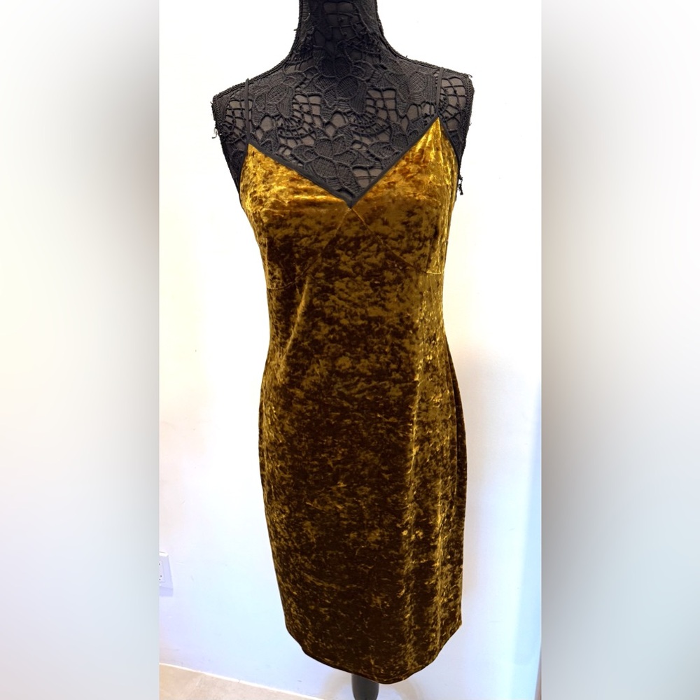 🎈1.State ochre velvet shift dress withh black straps and trim
